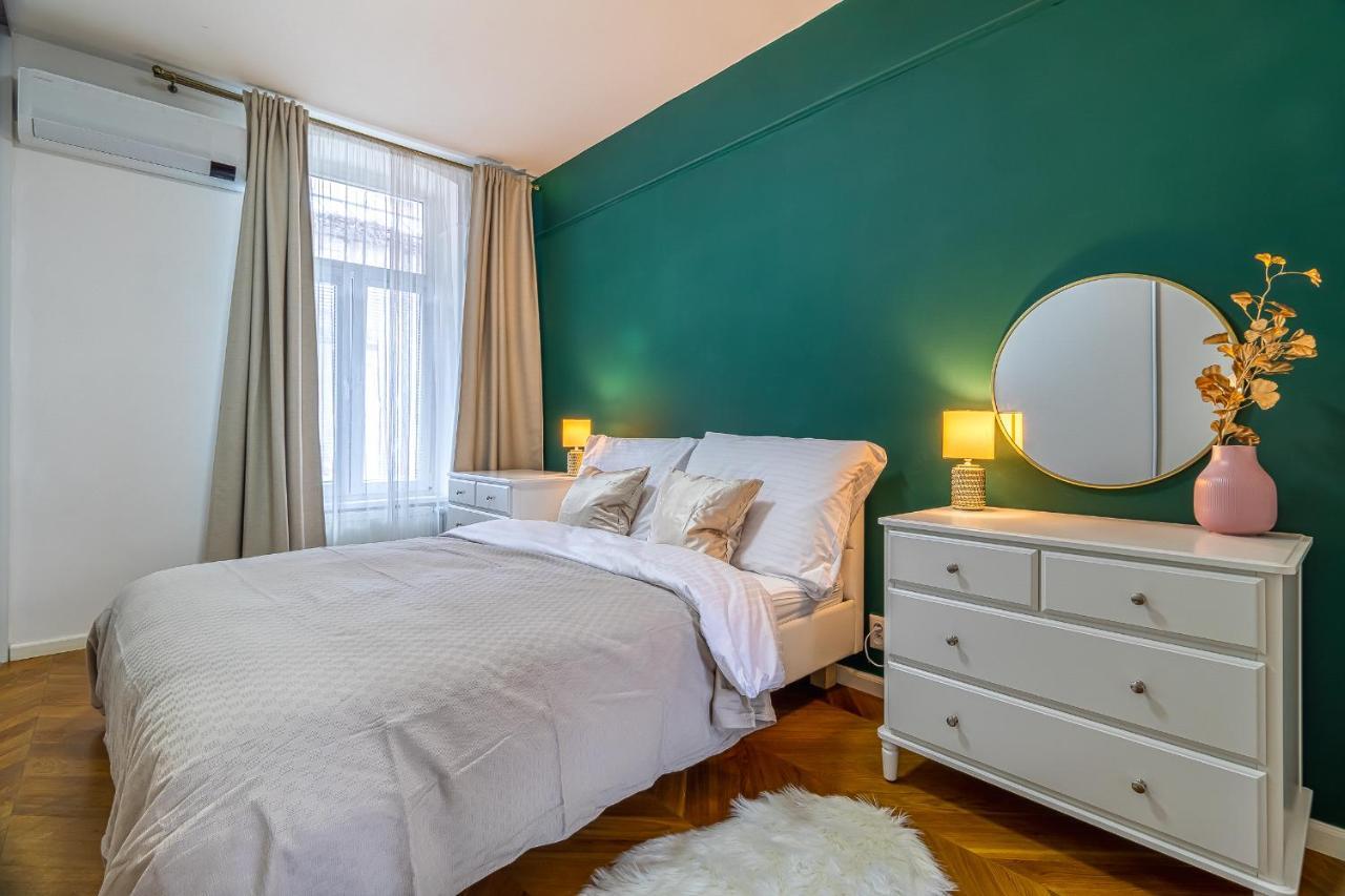 Trendy Apartment In Central Bratislava Exteriör bild