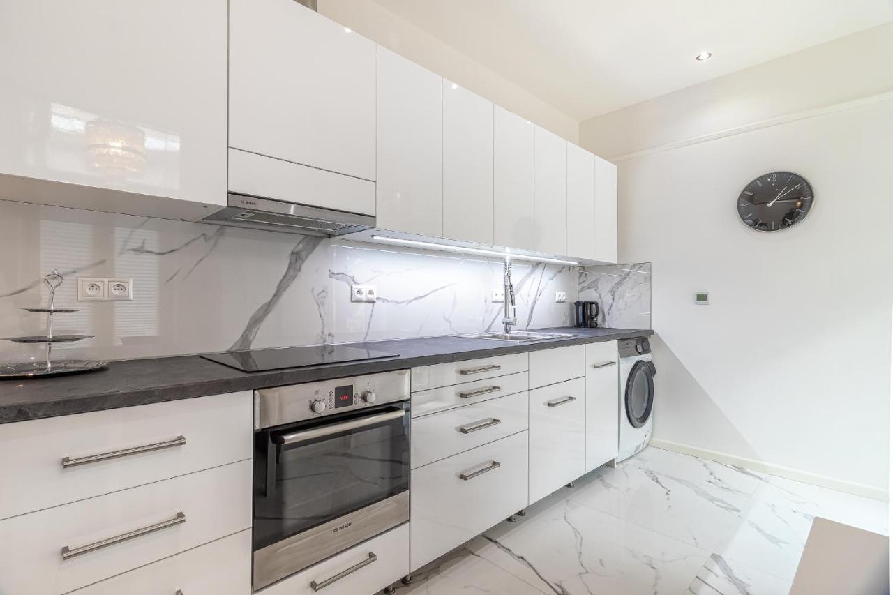 Trendy Apartment In Central Bratislava Exteriör bild