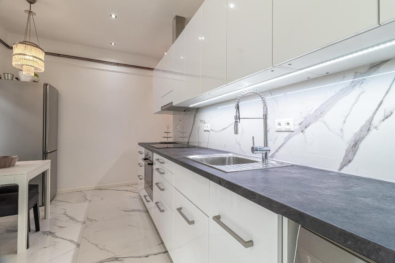 Trendy Apartment In Central Bratislava Exteriör bild